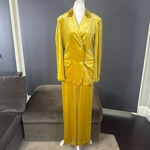 Women’s Gold Velvet 2 Piece Formal Pant Suit Double Breasted Size XS NWOT